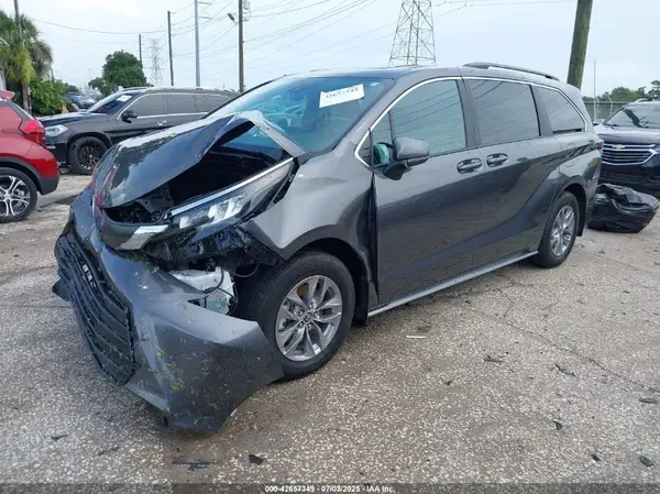 5TDBSKFC7SS160831 2025 TOYOTA SIENNA - Image 2