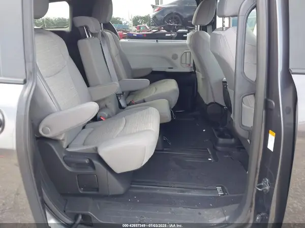 5TDBSKFC7SS160831 2025 TOYOTA SIENNA - Image 8