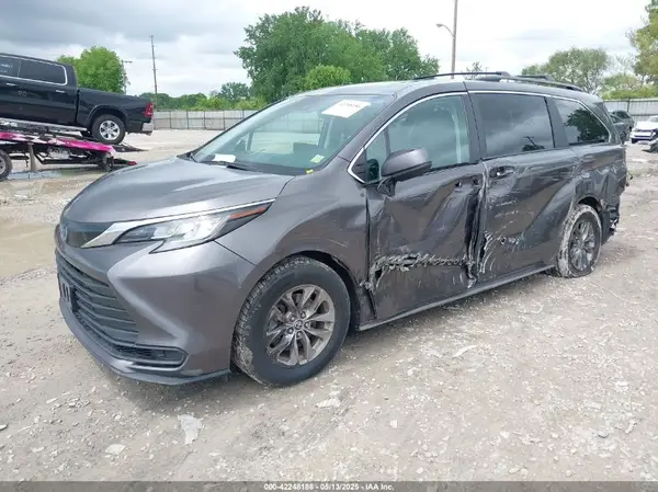 5TDBSKFC8NS062850 2022 TOYOTA SIENNA - Image 2