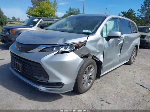 5TDBSKFC8PS098797 2023 TOYOTA SIENNA - Image 2