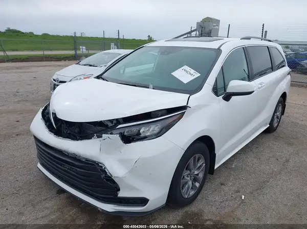 5TDBSKFC8SS226075 2025 TOYOTA SIENNA - Image 2