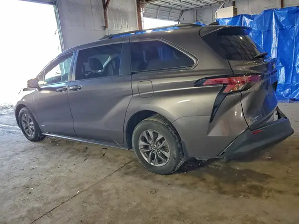 5TDBSKFC9MS028964 2021 TOYOTA SIENNA - Image 2