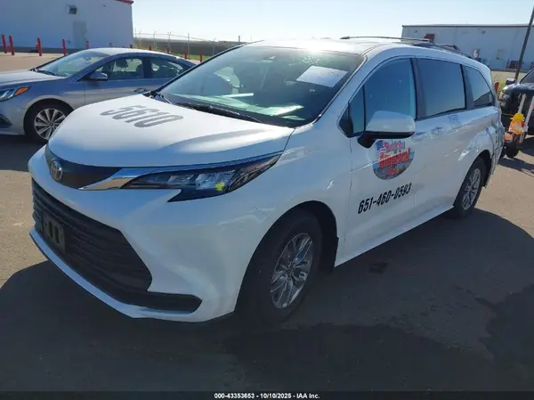 5TDBSKFC9SS156912 2025 TOYOTA SIENNA - Image 2