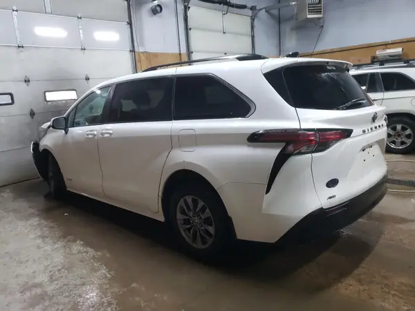 5TDBSKFCXMS023725 2021 TOYOTA SIENNA - Image 2