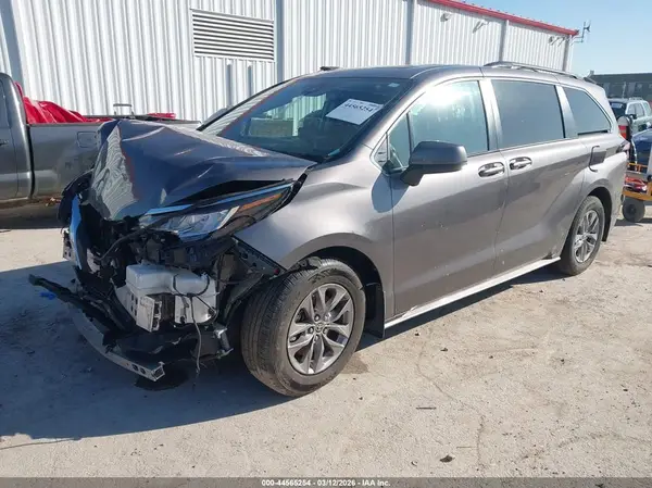 5TDBSKFCXMS030769 2021 TOYOTA SIENNA - Image 2