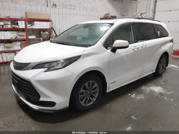 5TDBSKFCXMS035101 2021 TOYOTA SIENNA - Image 2