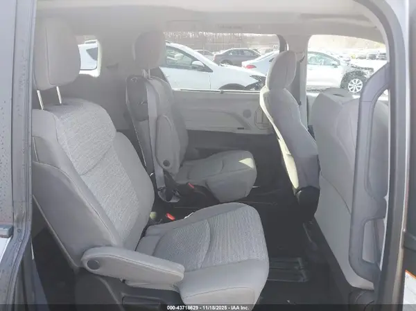 5TDBSKFCXNS062042 2022 TOYOTA SIENNA - Image 8