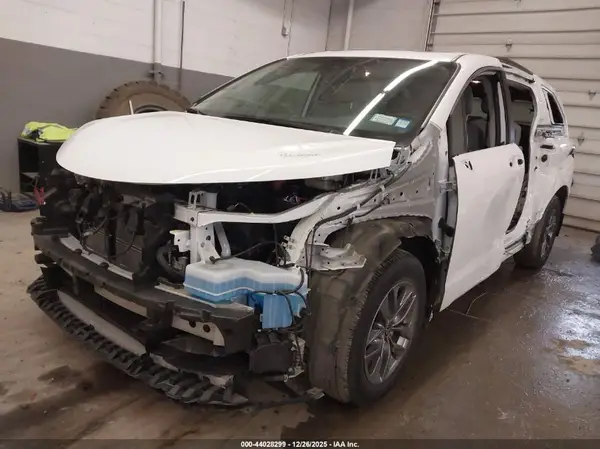 5TDBSKFCXRS115893 2024 TOYOTA SIENNA - Image 2
