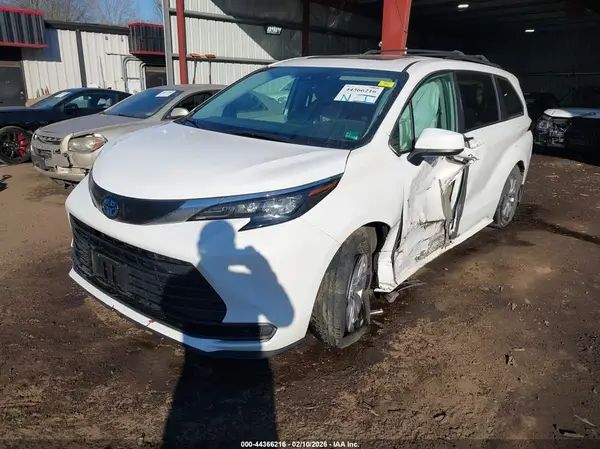 5TDBSKFCXRS130118 2024 TOYOTA SIENNA - Image 2