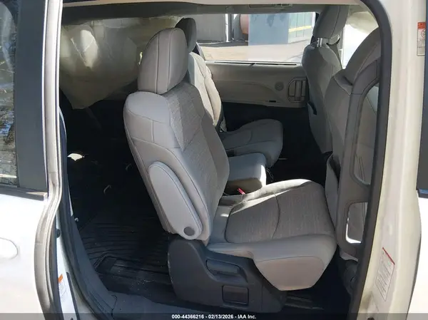 5TDBSKFCXRS130118 2024 TOYOTA SIENNA - Image 8