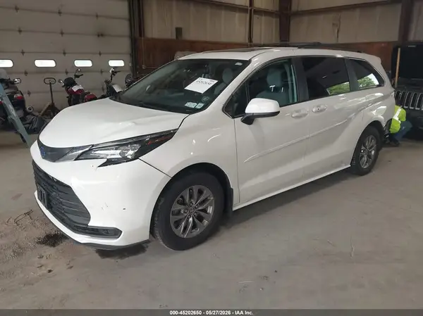5TDBSKFCXRS133407 2024 TOYOTA SIENNA - Image 2