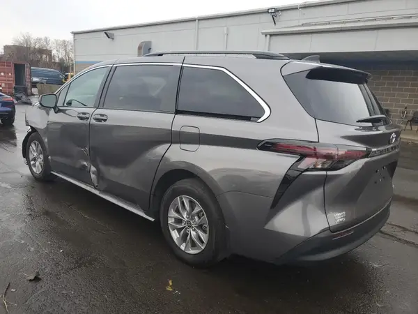 5TDBSKFCXRS137215 2024 TOYOTA SIENNA - Image 2