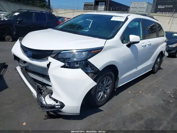 5TDBSKFCXSS160581 2025 TOYOTA SIENNA - Image 2