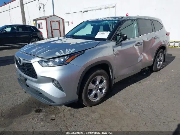 5TDBZRBH0LS045947 2020 TOYOTA HIGHLANDER - Image 2