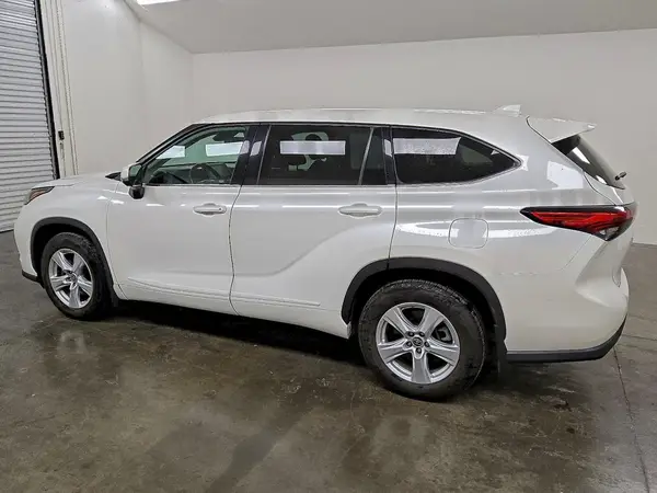 5TDBZRBH0MS070154 2021 TOYOTA HIGHLANDER - Image 2