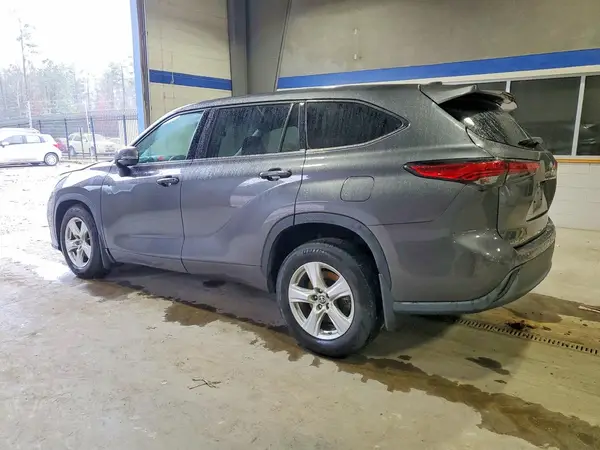5TDBZRBH0MS545608 2021 TOYOTA HIGHLANDER - Image 2