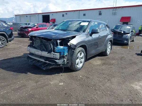 5TDBZRBH0NS163175 2022 TOYOTA HIGHLANDER - Image 2