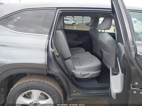 5TDBZRBH0NS163175 2022 TOYOTA HIGHLANDER - Image 8