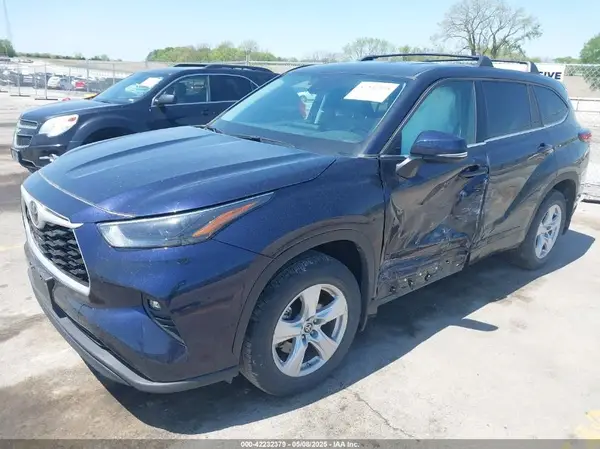 5TDBZRBH0NS189808 2022 TOYOTA HIGHLANDER - Image 2