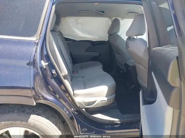 5TDBZRBH0NS189808 2022 TOYOTA HIGHLANDER - Image 8
