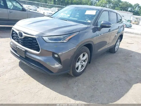 5TDBZRBH1MS111522 2021 TOYOTA HIGHLANDER - Image 2