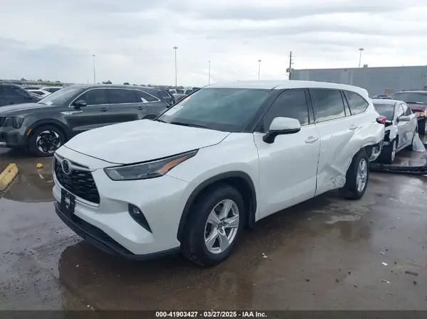 5TDBZRBH1NS216174 2022 TOYOTA HIGHLANDER - Image 2