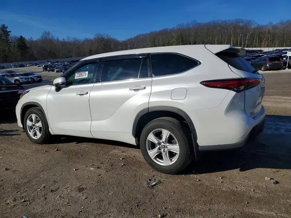 5TDBZRBH1NS570499 2022 TOYOTA HIGHLANDER - Image 2