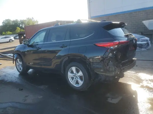 5TDBZRBH1NS572074 2022 TOYOTA HIGHLANDER - Image 2