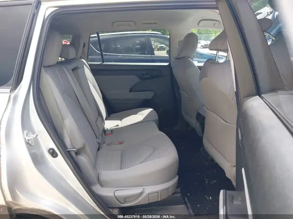 5TDBZRBH1NS573306 2022 TOYOTA HIGHLANDER - Image 8