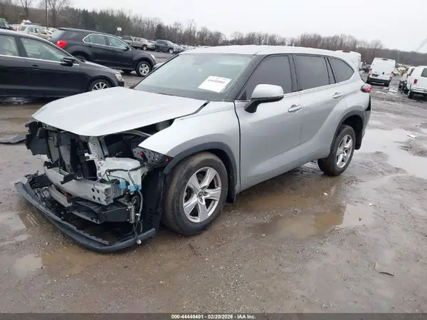 5TDBZRBH1NS578697 2022 TOYOTA HIGHLANDER - Image 2