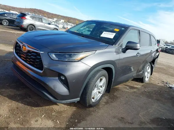 5TDBZRBH1NS578750 2022 TOYOTA HIGHLANDER - Image 2