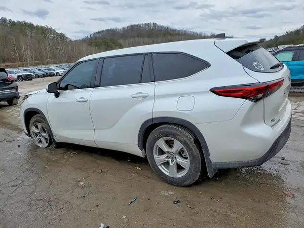 5TDBZRBH1NS582829 2022 TOYOTA HIGHLANDER - Image 2