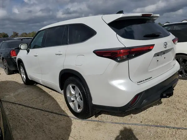 5TDBZRBH1NS593006 2022 TOYOTA HIGHLANDER - Image 2