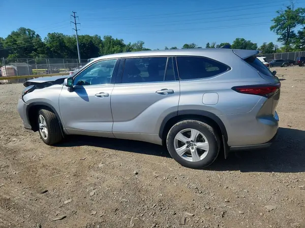 5TDBZRBH1NS595256 2022 TOYOTA HIGHLANDER - Image 2