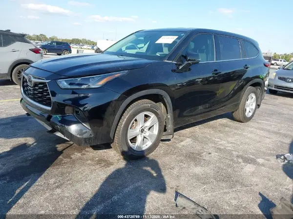 5TDBZRBH2MS085139 2021 TOYOTA HIGHLANDER - Image 2