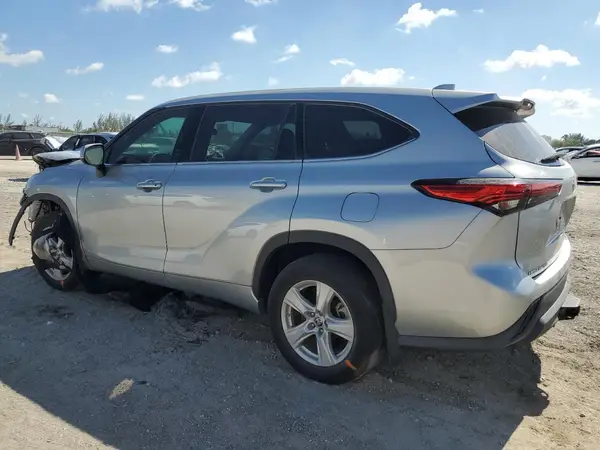 5TDBZRBH2MS100688 2021 TOYOTA HIGHLANDER - Image 2