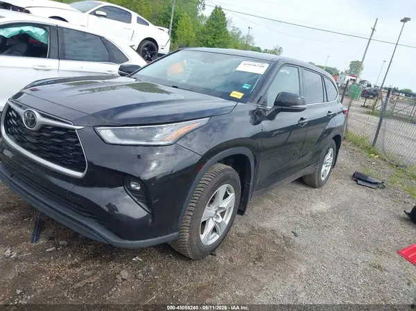 5TDBZRBH2MS142052 2021 TOYOTA HIGHLANDER - Image 2