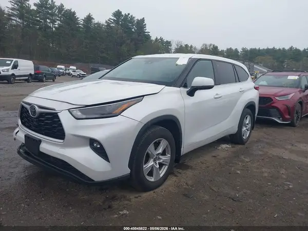 5TDBZRBH2NS213140 2022 TOYOTA HIGHLANDER - Image 2