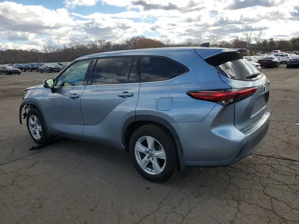 5TDBZRBH2NS243206 2022 TOYOTA HIGHLANDER - Image 2