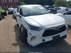 5TDBZRBH2NS562539 2022 TOYOTA HIGHLANDER