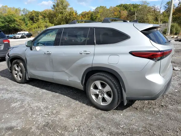 5TDBZRBH2NS592219 2022 TOYOTA HIGHLANDER - Image 2