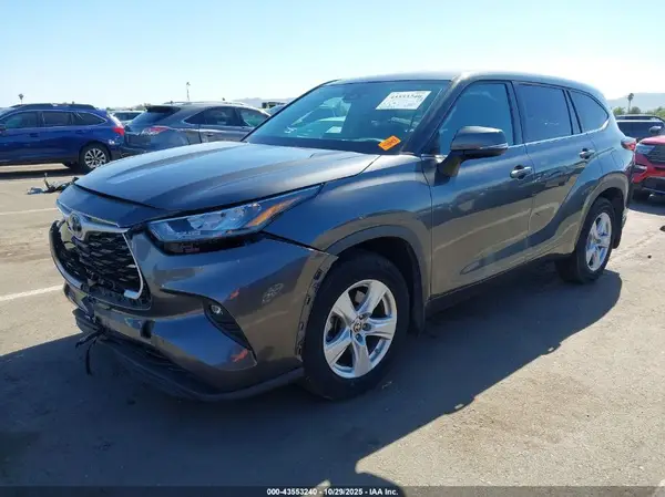 5TDBZRBH3LS008522 2020 TOYOTA HIGHLANDER - Image 2