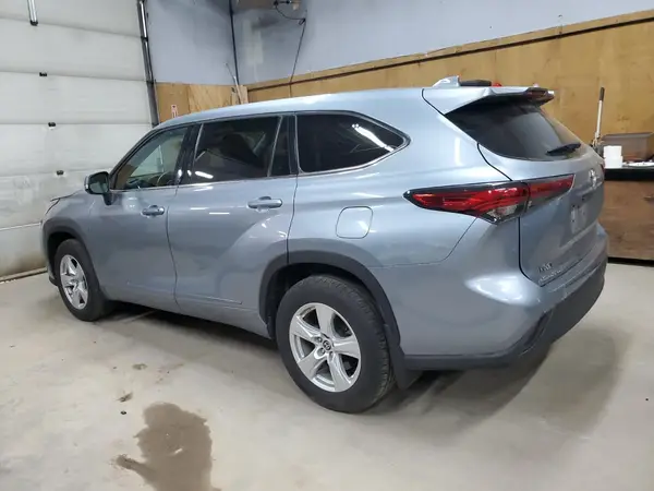 5TDBZRBH3MS097848 2021 TOYOTA HIGHLANDER - Image 2
