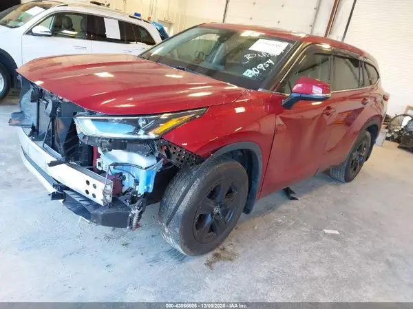 5TDBZRBH3MS110954 2021 TOYOTA HIGHLANDER - Image 2