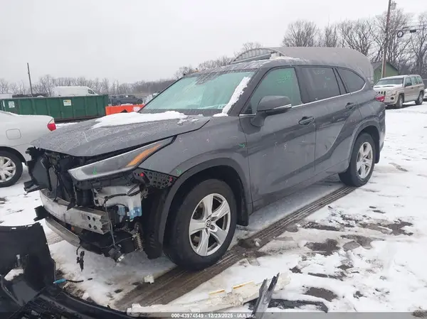 5TDBZRBH3MS551760 2021 TOYOTA HIGHLANDER - Image 2