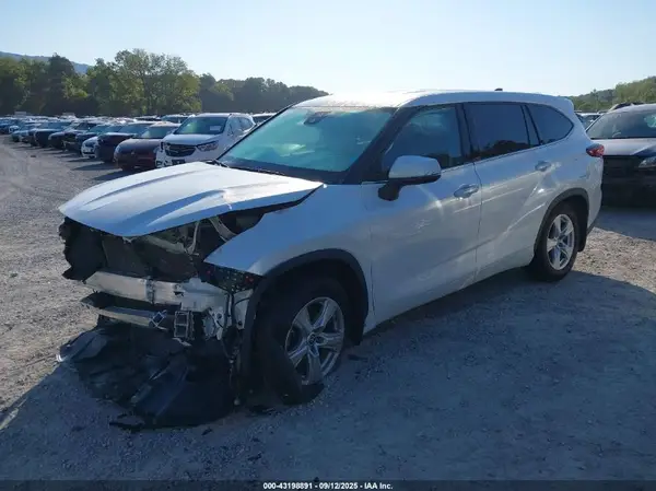 5TDBZRBH3NS200123 2022 TOYOTA HIGHLANDER - Image 2