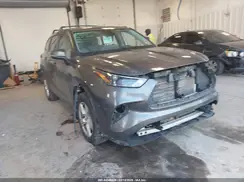 5TDBZRBH3NS252318 2022 TOYOTA HIGHLANDER