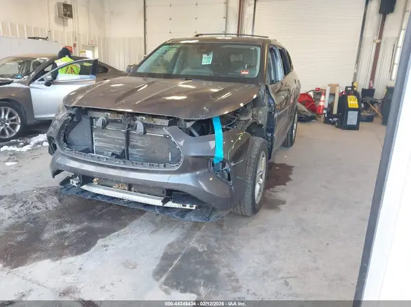 5TDBZRBH3NS252318 2022 TOYOTA HIGHLANDER - Image 2