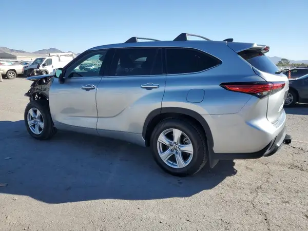 5TDBZRBH3NS560931 2022 TOYOTA HIGHLANDER - Image 2