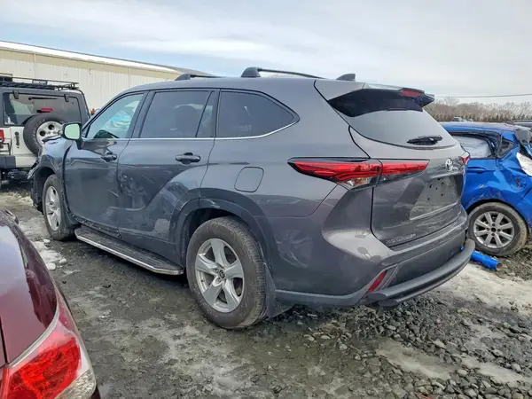 5TDBZRBH3NS565689 2022 TOYOTA HIGHLANDER - Image 2
